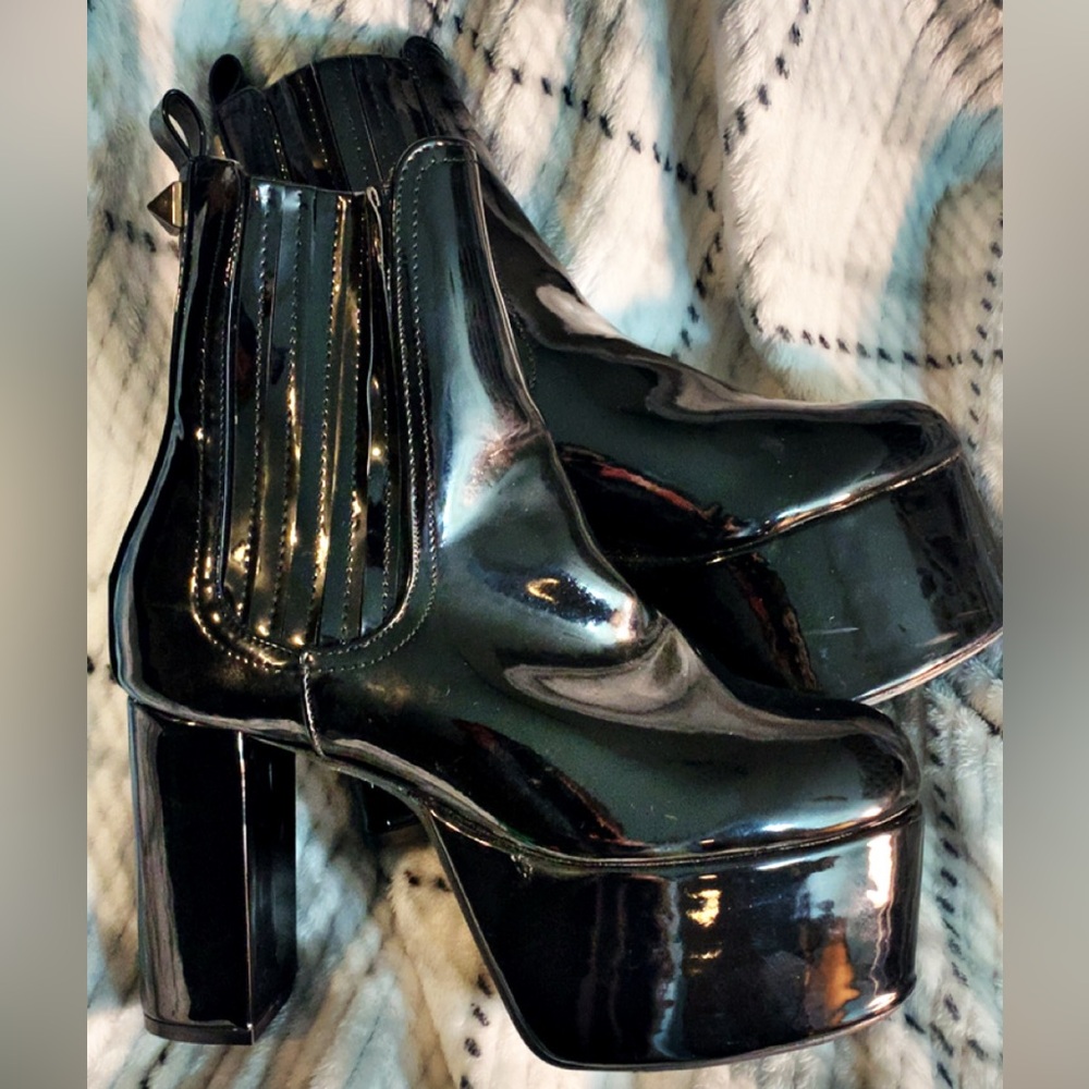 Fashion Nova Black Patent Platform Ankle Boots – Chunky Heel – Size 7
